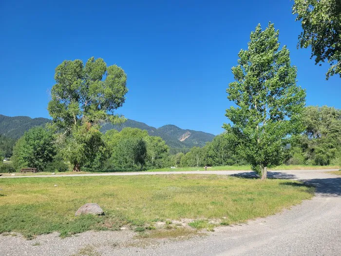 Riverside Park Campground Picture 3