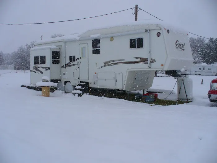 Lee's Country Campground Picture 7