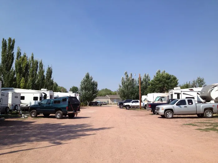 Lazy R Campground & Cabins Picture 1