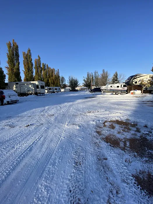 Lazy R Campground & Cabins Picture 6