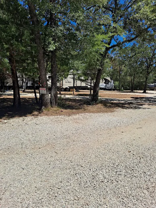 Roy's RV Resort Picture 3