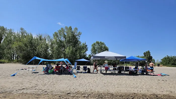 Rendezvous Beach Picture 4