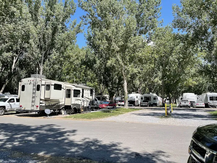 Lakeside RV Campground Picture 3