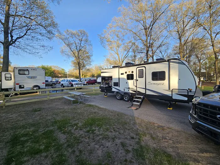 Oak Grove Resort Campground Picture 9