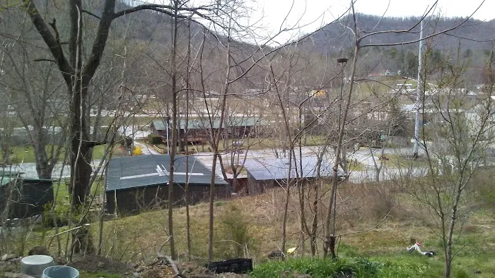 Cross Creek Camp Ground-Cabins Picture 3