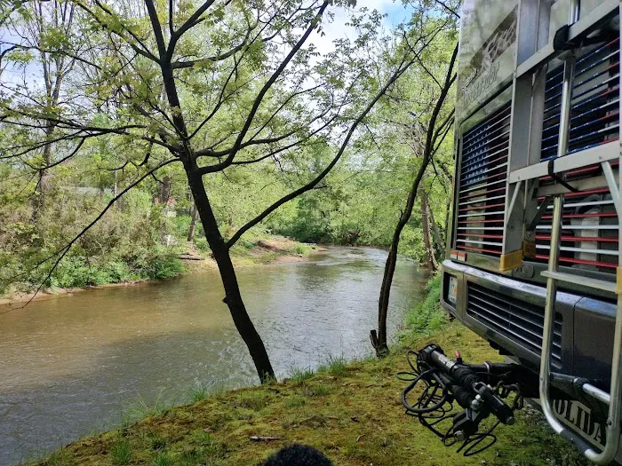 Riverbend RV Park-Campground and Cabins by Hickory Knob Farms Picture 4