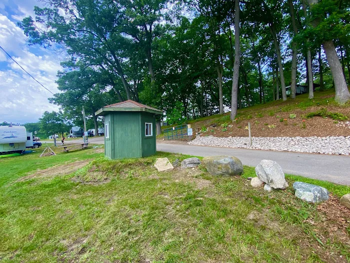 Wolf Lake Resort & Campground Picture 2