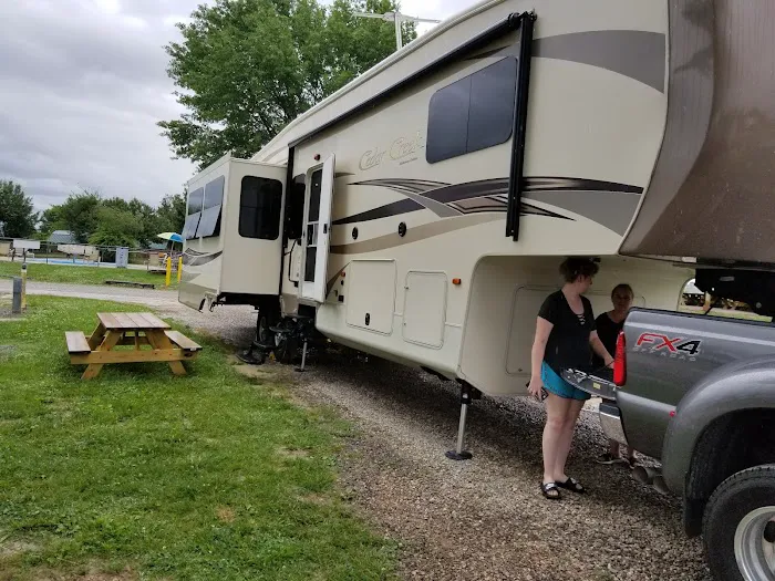 Dad's Bluegrass Campground Picture 10