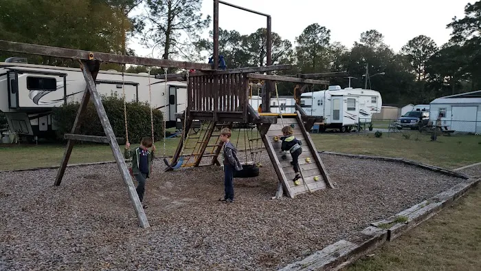 Whispering Pines RV Park Picture 4