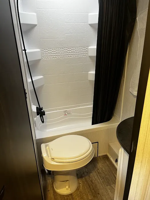 Travel Trailer Camper Rental Picture 2