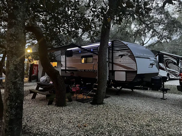 Travel Trailer Camper Rental Picture 5