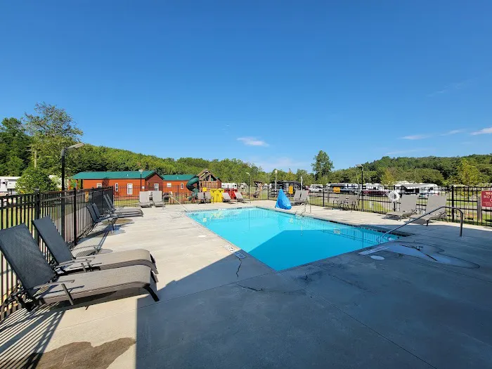 Blue Ridge / Toccoa River KOA Holiday Picture 3