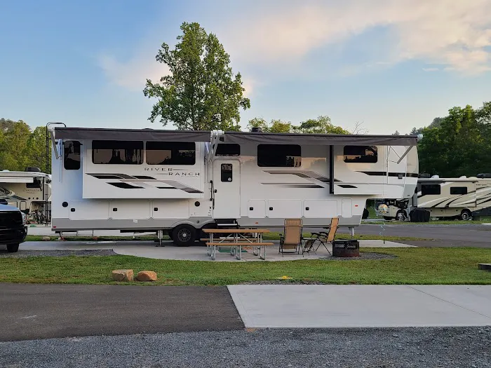 Blue Ridge / Toccoa River KOA Holiday Picture 9
