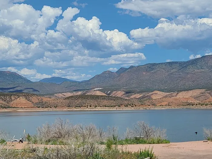 Roosevelt Lake Beach Picture 2