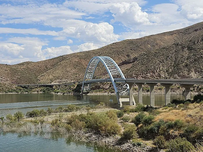 Roosevelt Lake Beach Picture 1