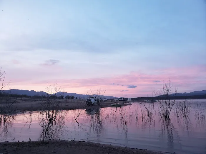 Roosevelt Lake Beach Picture 5