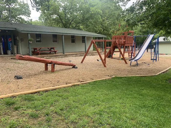 Majestic Oaks RV Park & Campground Picture 5