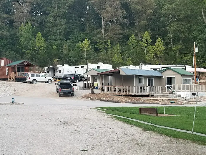 Shorewood Landing on Lake Ozark Picture 9