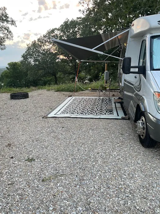 Clapping Oaks Campground and Lodging Picture 2