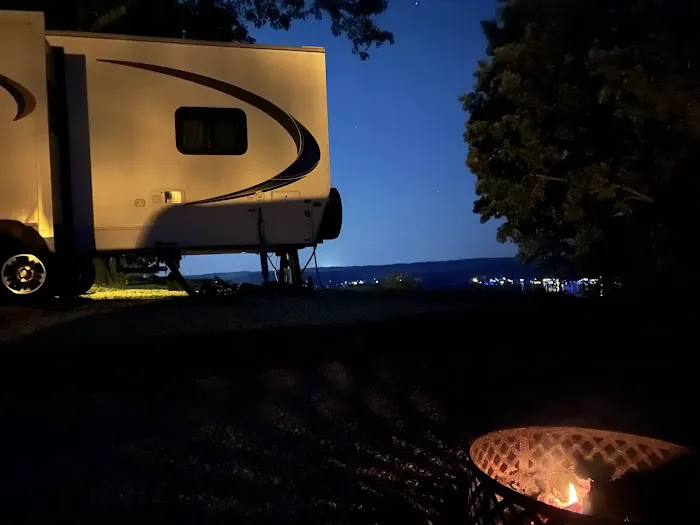 Clapping Oaks Campground and Lodging Picture 1