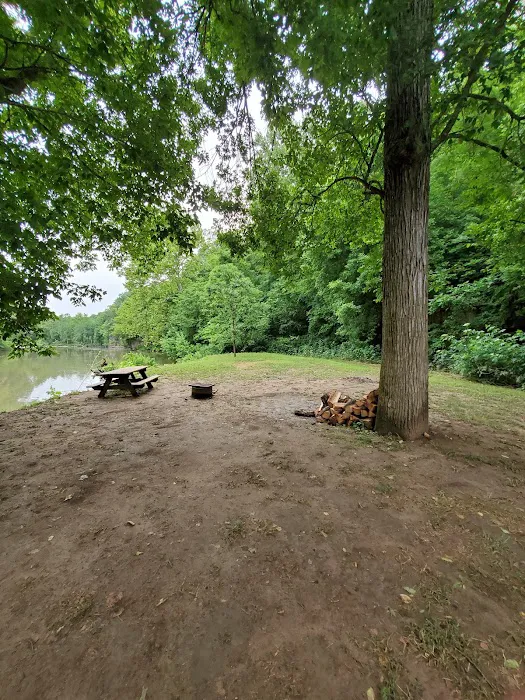 Mother Nature's Riverfront Retreat Picture 5