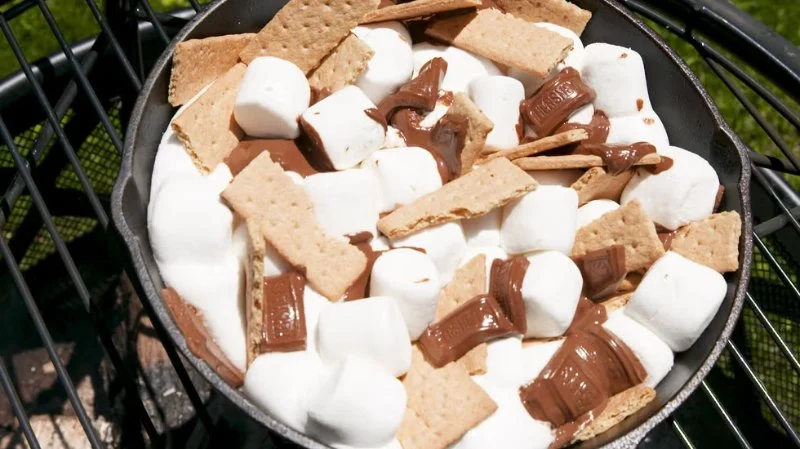 How to Make Campfire S’mores Variations That Everyone Will Love