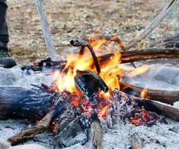 How to Build a Campfire in Dry Grasslands Without Risking Wildfire