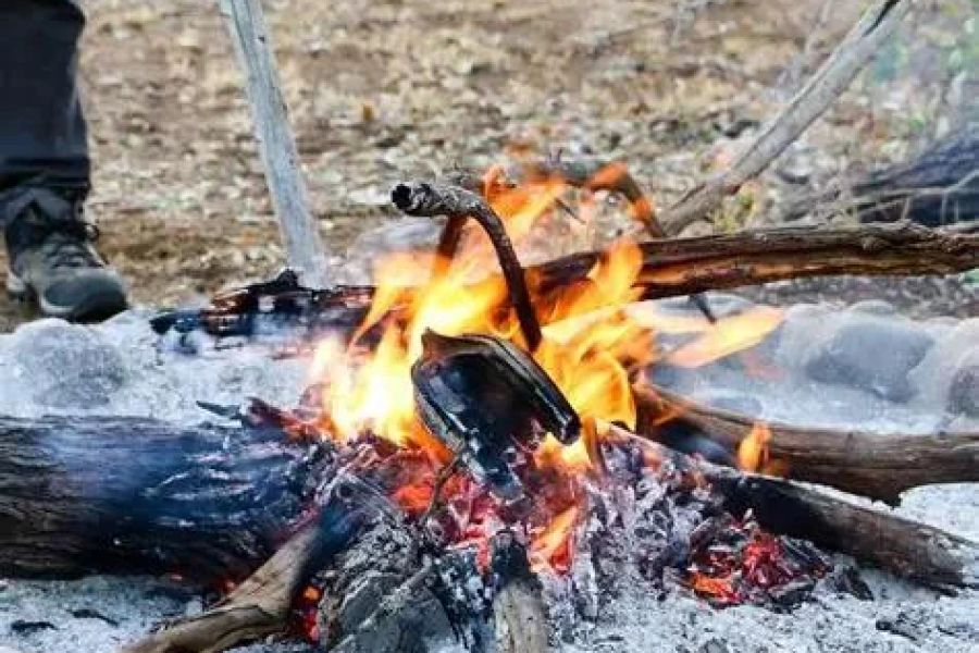 How to Build a Campfire in Dry Grasslands Without Risking Wildfire