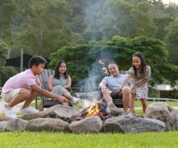 How to Host a Campfire Party Safely – A Complete Outdoor Guide