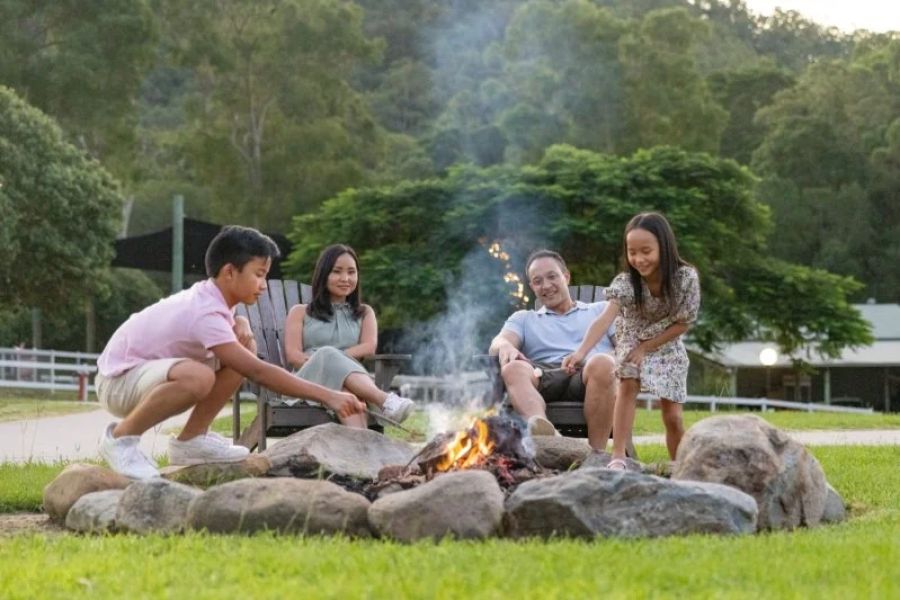 How to Host a Campfire Party Safely – A Complete Outdoor Guide