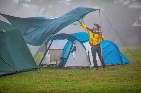 How to Deal With Bad Weather While Camping