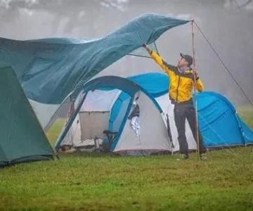 How to Deal With Bad Weather While Camping