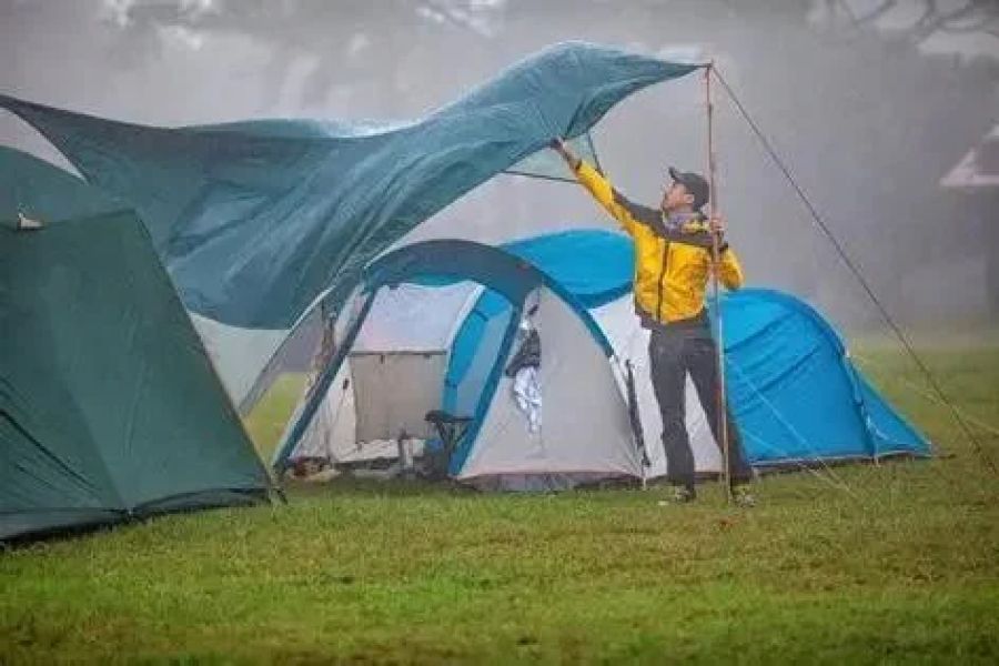 How to Deal With Bad Weather While Camping