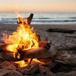 How to Build a Campfire on a Beach Without Damaging the Environment