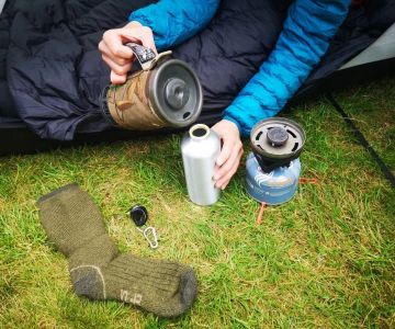 How to Use Campfire Heat to Keep Warm Overnight in the Wild