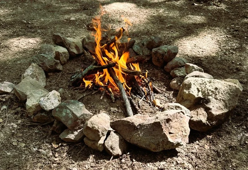 How to Build a Campfire with Fire-Resistant Stones (U.S. Safety Guide)