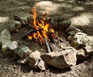 How to Build a Campfire with Fire-Resistant Stones (U.S. Safety Guide)