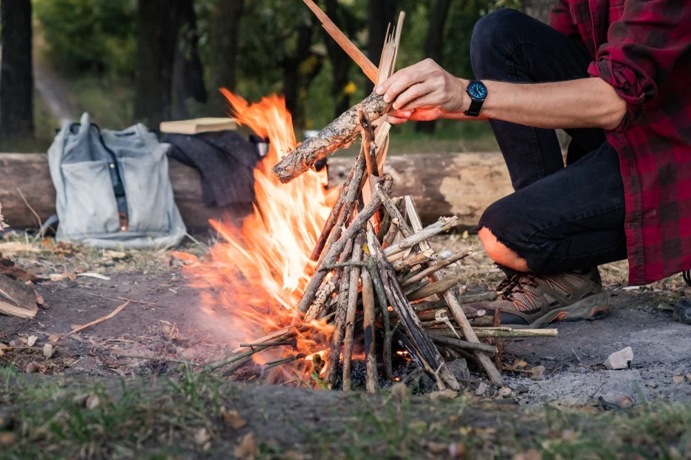 How to Build a Campfire on a Gravel Surface Safely and Effectively