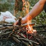 How to Build a Campfire That Lasts All Night – Techniques & Safety Tips