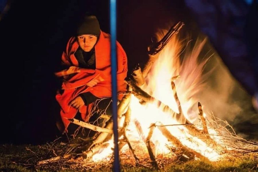 How to Use Campfire Heat to Stay Warm Through the Night