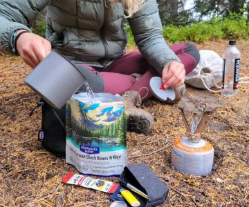 How to Cook Meals With Minimal Equipment While Camping