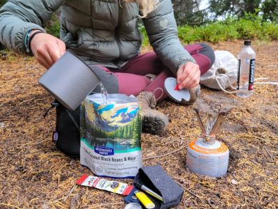 How to Cook Meals With Minimal Equipment While Camping