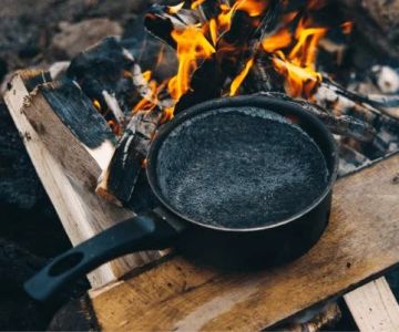 How to Use a Campfire to Boil Water Safely in the Wilderness