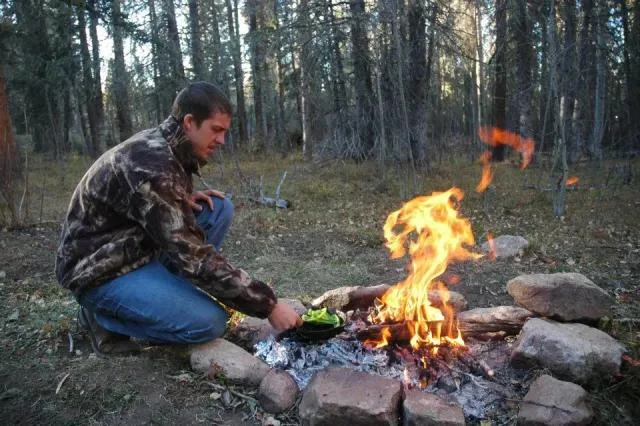 How to Build a Campfire That Leaves No Trace