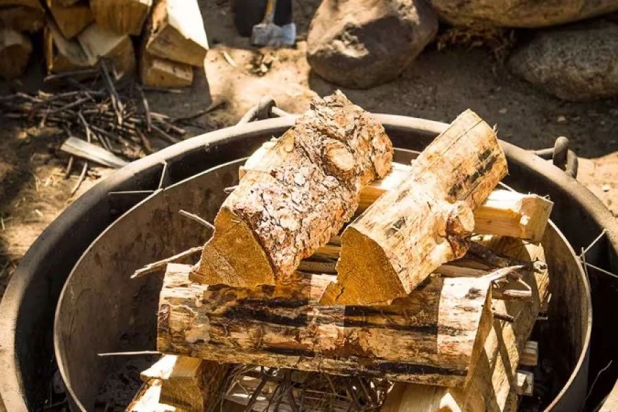 How to Build a Safe Cooking Fire at Your Campsite – Expert Guide for Campers
