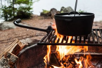 How to Use Campfire Heat to Prepare Warm Dinner Meals Outdoors