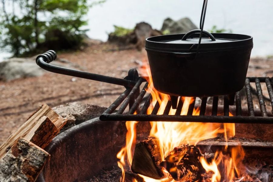How to Use Campfire Heat to Prepare Warm Dinner Meals Outdoors