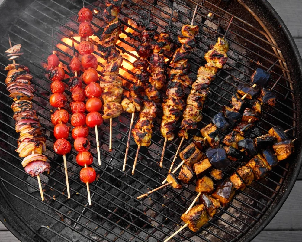 How to Cook Kebabs and Skewers Over a Campfire Grill: Tips for Perfect BBQ