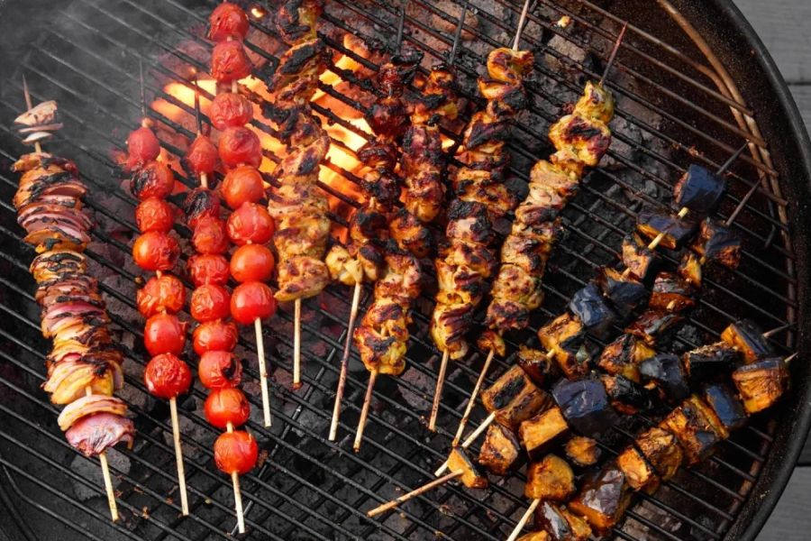 How to Cook Kebabs and Skewers Over a Campfire Grill: Tips for Perfect BBQ