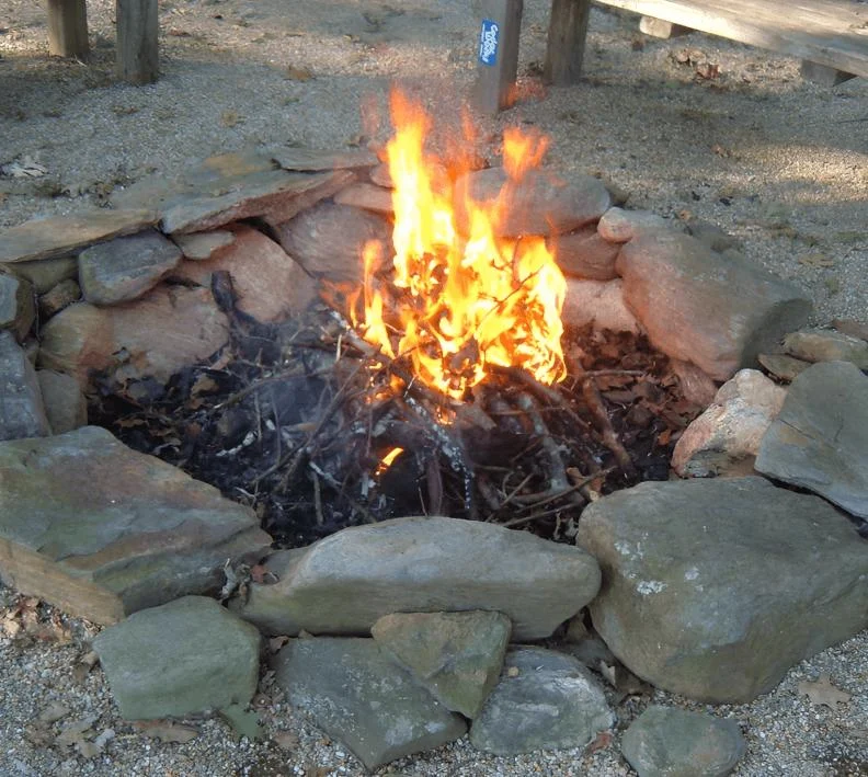 How to Build a Campfire That Minimizes Smoke and Burns Clean